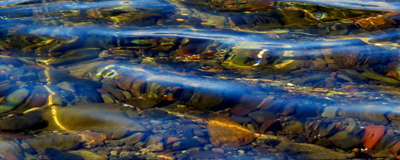 When you enter the door, will you see the flowing water ornaments?